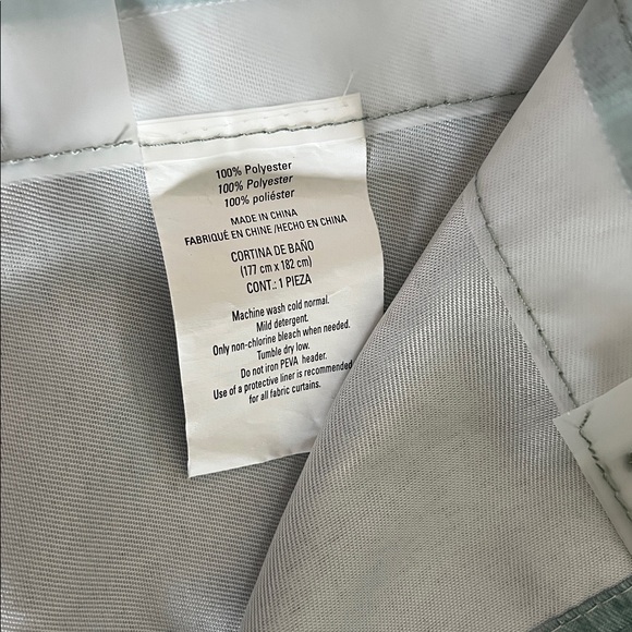 Autumn falling leaves full size shower curtain and leaf hooks - Picture 2 of 2